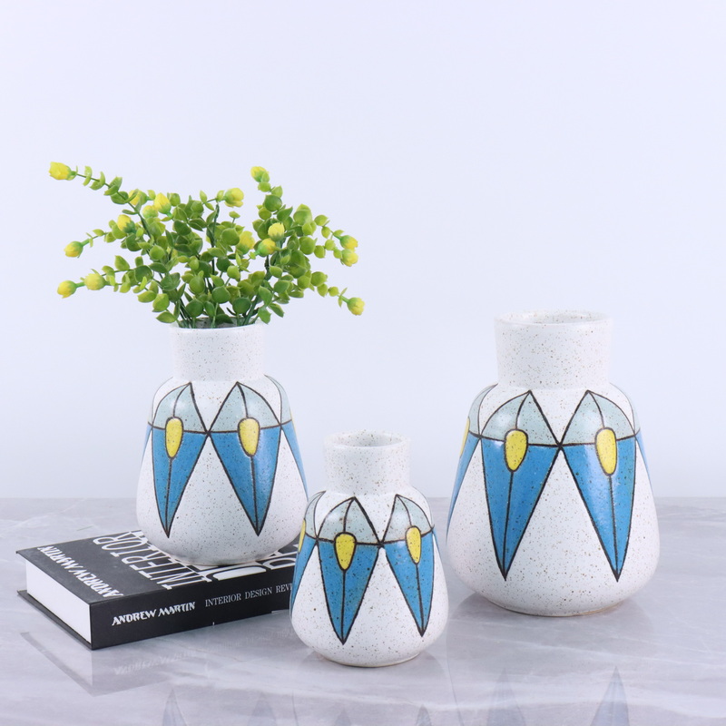 Delicate & Elegant Geometric Pattern Media Size Ceramic Vase Series Short Description: