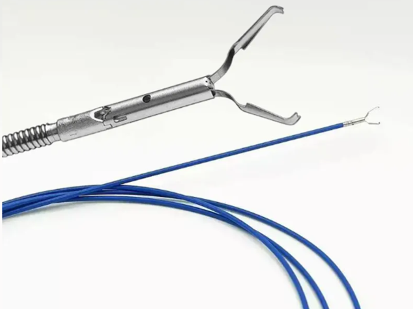 Endoscopic hemostatic clip device