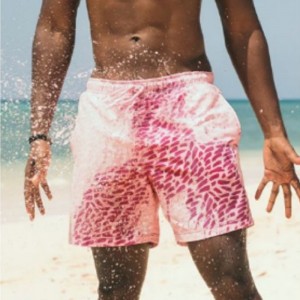 Peach-twill Aṣa Oem Fashion Swim ti ko ni aabo omi kukuru kukuru Awọn ọkunrin Okun Okun pẹlu inki ti omi mu ṣiṣẹ