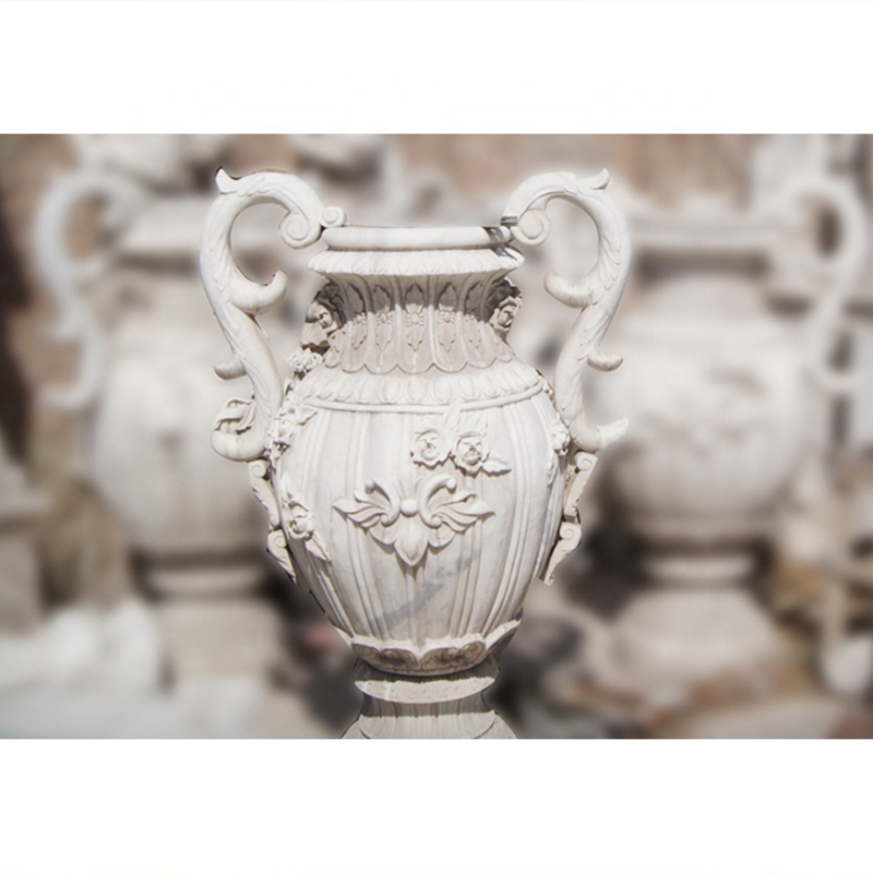 sculpture vase