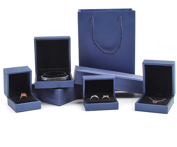 Customized leather color with exquisite paper bag gift jewelry box set